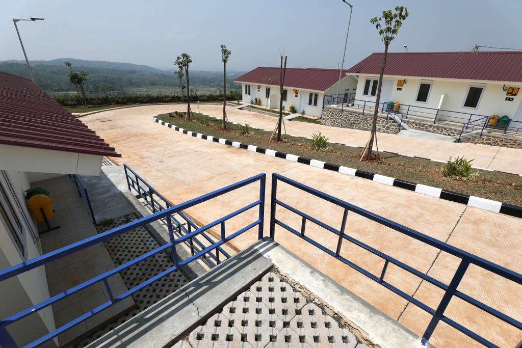 Di dalamnya, sebanyak 151 unit rumah berderet rapi dengan pemandangan perbukitan hijau nan asri dan lembah persawahan yang memanjakan mata.